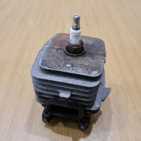 MCCULLOCH MD 320 AV CYLINDER TŁOK ORYGINAŁ KOMPLET MCCULLOCH MD 320 AV CYLINDER TŁOK ORYGINAŁ KOMPLET