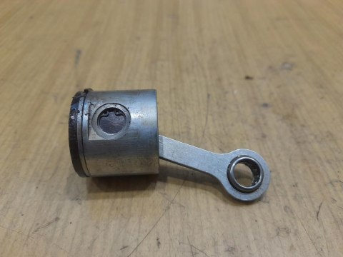 MCCULLOCH MAC 65 CYLINDER TŁOK ORYGINAŁ KOMPLET MCCULLOCH MAC 65 CYLINDER TŁOK ORYGINAŁ KOMPLET
