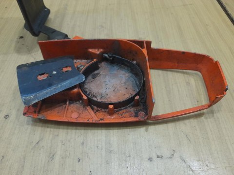 SHINDAIWA YB 301 OBUDOWA OSŁONA DŹWIGNIA HAMULCA SHINDAIWA YB 301 OBUDOWA OSŁONA DŹWIGNIA HAMULCA