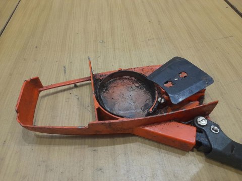 SHINDAIWA YB 301 OBUDOWA OSŁONA DŹWIGNIA HAMULCA SHINDAIWA YB 301 OBUDOWA OSŁONA DŹWIGNIA HAMULCA