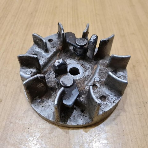 MCCULLOCH MAC 100 MAGNETO KOŁO MAGNESOWE MCCULLOCH MAC 100 MAGNETO KOŁO MAGNESOWE
