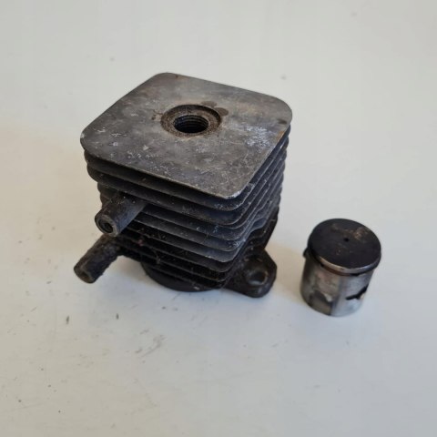 MCCULLOCH MAC 25 CYLINDER TŁOK ORYGINAŁ KOMPLET MCCULLOCH MAC 25 CYLINDER TŁOK ORYGINAŁ KOMPLET