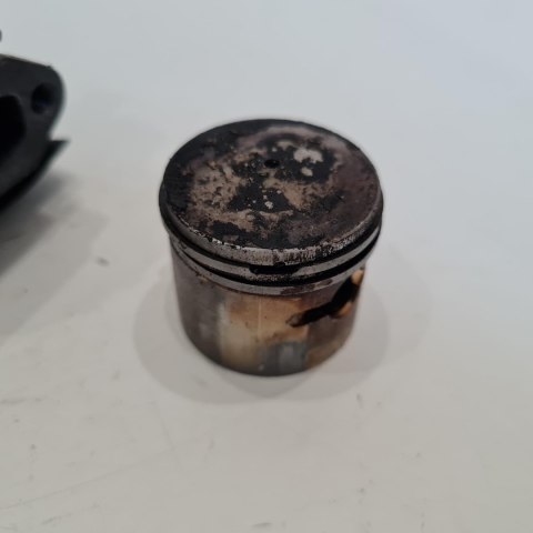 SHINDAIWA F-18 CYLINDER TŁOK ORYGINAŁ KOMPLET SHINDAIWA F-18 CYLINDER TŁOK ORYGINAŁ KOMPLET