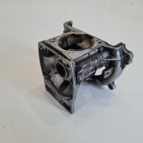 SHINDAIWA F-18 KARTER OBUDOWA SILNIKA KORPUS SHINDAIWA F-18 KARTER OBUDOWA SILNIKA KORPUS