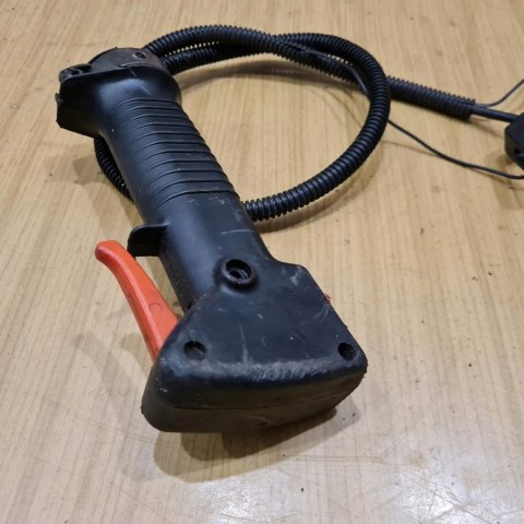 HOMELITE D33 30C RĄCZKA GAZU RĘKOJEŚĆ MANETKA UCHWYT HOMELITE D33 30C RĄCZKA GAZU RĘKOJEŚĆ MANETKA UCHWYT