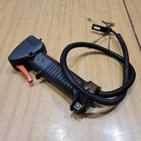 HOMELITE D33 30C RĄCZKA GAZU RĘKOJEŚĆ MANETKA UCHWYT HOMELITE D33 30C RĄCZKA GAZU RĘKOJEŚĆ MANETKA UCHWYT