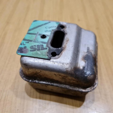 HOMELITE D33 30C TŁUMIK WYDECH HOMELITE D33 30C TŁUMIK WYDECH