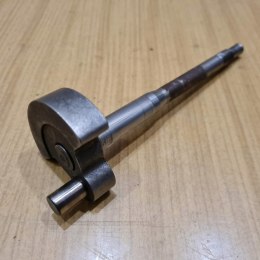 HOMELITE D33 30C WAŁ KORBOWY