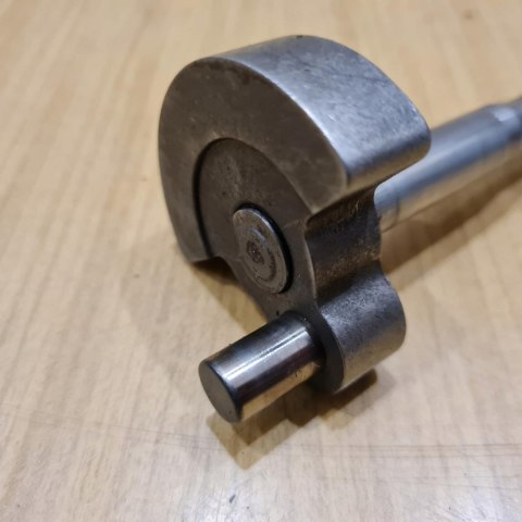 HOMELITE D33 30C WAŁ KORBOWY HOMELITE D33 30C WAŁ KORBOWY