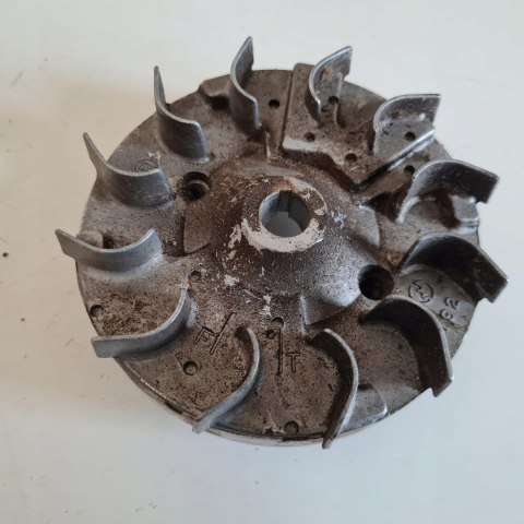 HOMELITE BCH-32CDI MAGNETO KOŁO MAGNESOWE HOMELITE BCH-32CDI MAGNETO KOŁO MAGNESOWE