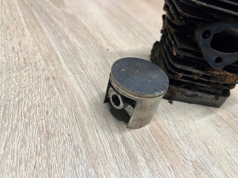 UNIROPA P 390 CYLINDER TŁOK ORYGINAŁ KOMPLET UNIROPA P 390 CYLINDER TŁOK ORYGINAŁ KOMPLET