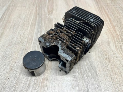 UNIROPA P 390 CYLINDER TŁOK ORYGINAŁ KOMPLET UNIROPA P 390 CYLINDER TŁOK ORYGINAŁ KOMPLET
