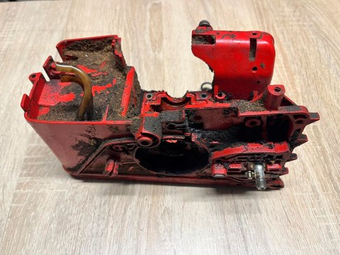 UNIROPA P 390 KARTER OBUDOWA SILNIKA KORPUS UNIROPA P 390 KARTER OBUDOWA SILNIKA KORPUS
