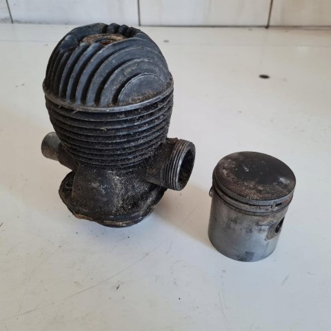 URAL DRUJBA DRUŻBA CYLINDER TŁOK ORYGINAŁ KOMPLET URAL DRUJBA DRUŻBA CYLINDER TŁOK ORYGINAŁ KOMPLET