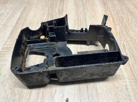 MCCULLOCH 836 AV OSŁONA OBUDOWA POKRYWA KORPUS MCCULLOCH 836 AV OSŁONA OBUDOWA POKRYWA KORPUS