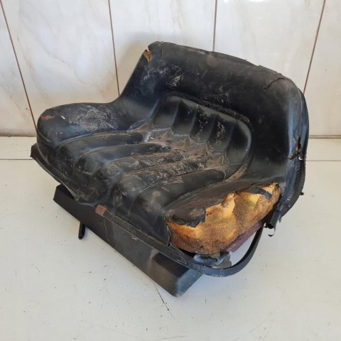 UNIROPA 110/96 TECUMSEH 10HP SIEDZENIE FOTEL SIEDZISKO UNIROPA 110/96 TECUMSEH 10HP SIEDZENIE FOTEL SIEDZISKO
