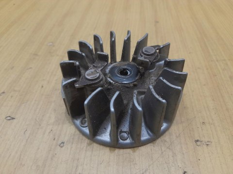 MCCULLOCH 444 MAGNETO KOŁO MAGNESOWE MCCULLOCH 444 MAGNETO KOŁO MAGNESOWE