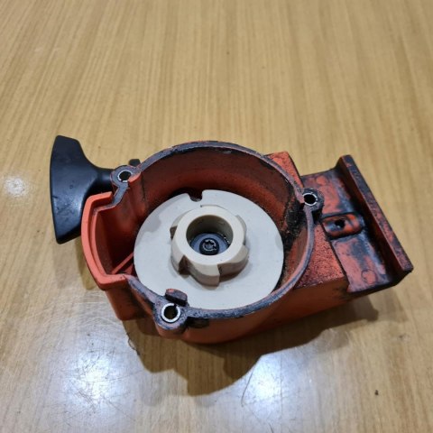 SACHS DOLMAR BC-212 SZARPAK STARTER ROZRUSZNIK OBUDOWA OSŁONA SACHS DOLMAR BC-212 SZARPAK STARTER ROZRUSZNIK OBUDOWA OSŁONA