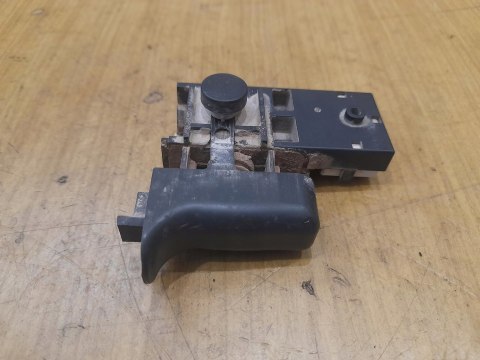 MAKITA HR2460 WŁĄCZNIK WYŁĄCZNIK PRZYCISK MAKITA HR2460 WŁĄCZNIK WYŁĄCZNIK PRZYCISK