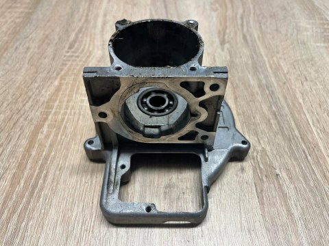 RYOBI RLT30CESA KARTER OBUDOWA SILNIKA KORPUS RYOBI RLT30CESA KARTER OBUDOWA SILNIKA KORPUS