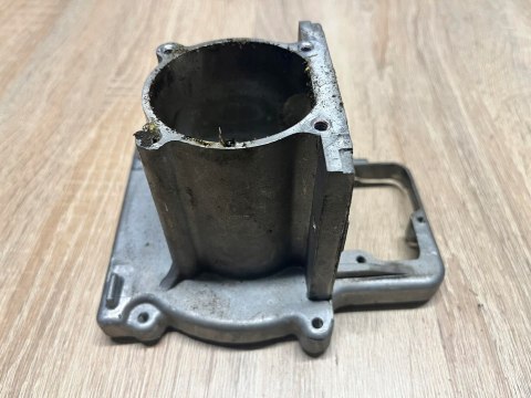RYOBI RLT30CESA KARTER OBUDOWA SILNIKA KORPUS RYOBI RLT30CESA KARTER OBUDOWA SILNIKA KORPUS