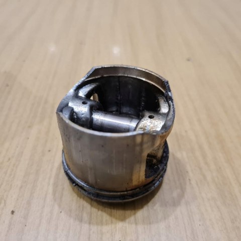 LIDER CS 4600 E CYLINDER TŁOK ORYGINAŁ KOMPLET LIDER CS 4600 E CYLINDER TŁOK ORYGINAŁ KOMPLET