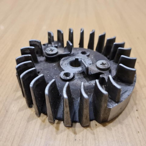 LIDER CS 4600 E MAGNETO KOŁO MAGNESOWE LIDER CS 4600 E MAGNETO KOŁO MAGNESOWE
