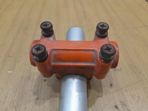 KUBOTA D420 UCHWYT MOCOWANIE OBEJMA KUBOTA D420 UCHWYT MOCOWANIE OBEJMA
