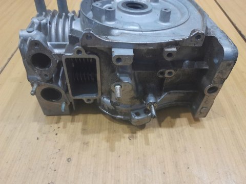 KUBOTA TF 55-II CYLINDER KARTER OBUDOWA ZAWORY KUBOTA TF 55-II CYLINDER KARTER OBUDOWA ZAWORY