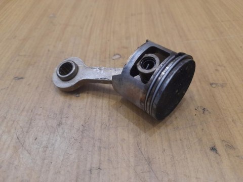 RYOBI PLT 3043A CYLINDER TŁOK ORYGINAŁ KOMPLET RYOBI PLT 3043A CYLINDER TŁOK ORYGINAŁ KOMPLET