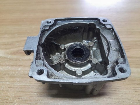 KOMATSU ZENOAH GZ25N KARTER OBUDOWA SILNIKA KORPUS KOMATSU ZENOAH GZ25N KARTER OBUDOWA SILNIKA KORPUS
