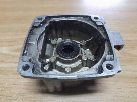KOMATSU ZENOAH GZ25N KARTER OBUDOWA SILNIKA KORPUS KOMATSU ZENOAH GZ25N KARTER OBUDOWA SILNIKA KORPUS