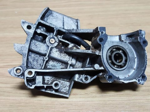 KOMATSU ZENOAH GZ400 KARTER OBUDOWA SILNIKA KORPUS KOMATSU ZENOAH GZ400 KARTER OBUDOWA SILNIKA KORPUS