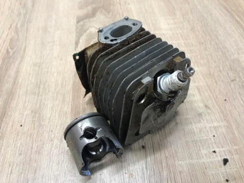 FARMER MKS 360 CYLINDER TŁOK ORYGINAŁ KOMPLET FARMER MKS 360 CYLINDER TŁOK ORYGINAŁ KOMPLET
