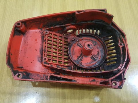 KOMATSU ZENOAH G380 AVS OSŁONA OBUDOWA SZARPAKA KOMATSU ZENOAH G380 AVS OSŁONA OBUDOWA SZARPAKA