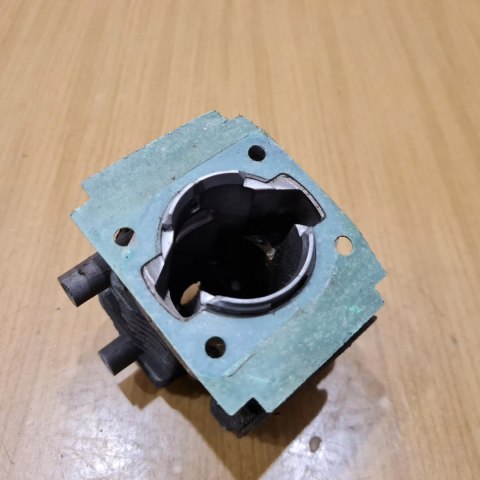 KOMATSU ZENOAH G22L CYLINDER TŁOK ORYGINAŁ KOMPLET KOMATSU ZENOAH G22L CYLINDER TŁOK ORYGINAŁ KOMPLET