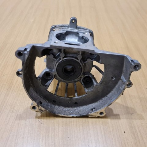 KOMATSU ZENOAH G22L KARTERY OBUDOWA SILNIKA KORPUS BLOK KPL KOMATSU ZENOAH G22L KARTERY OBUDOWA SILNIKA KORPUS BLOK KPL