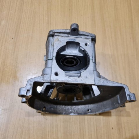 KOMATSU ZENOAH G22L KARTERY OBUDOWA SILNIKA KORPUS BLOK KPL KOMATSU ZENOAH G22L KARTERY OBUDOWA SILNIKA KORPUS BLOK KPL
