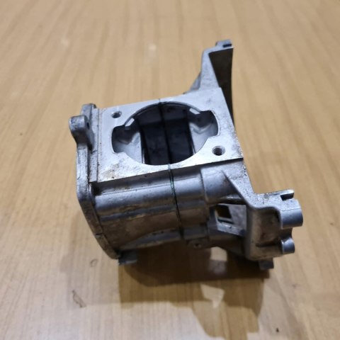 KOMATSU ZENOAH G22L KARTERY OBUDOWA SILNIKA KORPUS BLOK KPL KOMATSU ZENOAH G22L KARTERY OBUDOWA SILNIKA KORPUS BLOK KPL