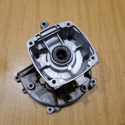 KOMATSU ZENOAH G22L KARTERY OBUDOWA SILNIKA KORPUS BLOK KPL KOMATSU ZENOAH G22L KARTERY OBUDOWA SILNIKA KORPUS BLOK KPL