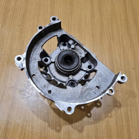 KOMATSU ZENOAH G22L KARTERY OBUDOWA SILNIKA KORPUS BLOK KPL KOMATSU ZENOAH G22L KARTERY OBUDOWA SILNIKA KORPUS BLOK KPL