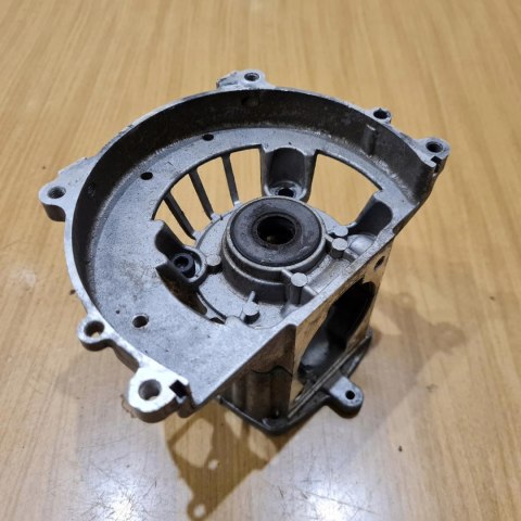 KOMATSU ZENOAH G22L KARTERY OBUDOWA SILNIKA KORPUS BLOK KPL KOMATSU ZENOAH G22L KARTERY OBUDOWA SILNIKA KORPUS BLOK KPL