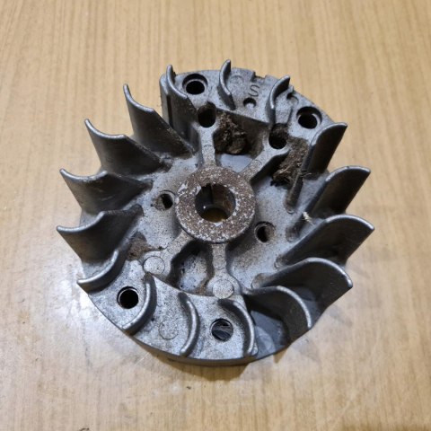 KOMATSU ZENOAH G22L MAGNETO KOŁO MAGNESOWE KOMATSU ZENOAH G22L MAGNETO KOŁO MAGNESOWE