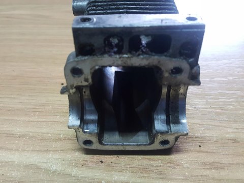 KOMATSU ZENOAH G300T CYLINDER TŁOK ORYGINAŁ KPL KOMATSU ZENOAH G300T CYLINDER TŁOK ORYGINAŁ KPL