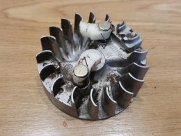 KOMATSU G310 MAGNETO KOŁO MAGNESOWE