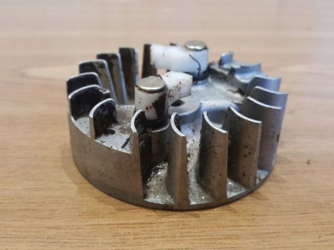 KOMATSU G310 MAGNETO KOŁO MAGNESOWE KOMATSU G310 MAGNETO KOŁO MAGNESOWE