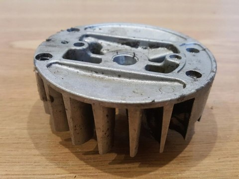 KOMATSU G310 MAGNETO KOŁO MAGNESOWE KOMATSU G310 MAGNETO KOŁO MAGNESOWE