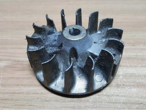 KOMATSU eHT601D MAGNETO KOŁO MAGNESOWE KOMATSU eHT601D MAGNETO KOŁO MAGNESOWE