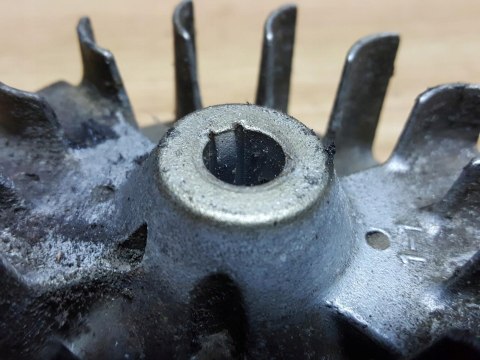 KOMATSU eHT601D MAGNETO KOŁO MAGNESOWE KOMATSU eHT601D MAGNETO KOŁO MAGNESOWE