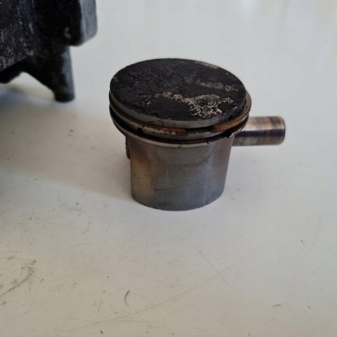 EFCO 400A CYLINDER TŁOK KARTER KOMPLET EFCO 400A CYLINDER TŁOK KARTER KOMPLET